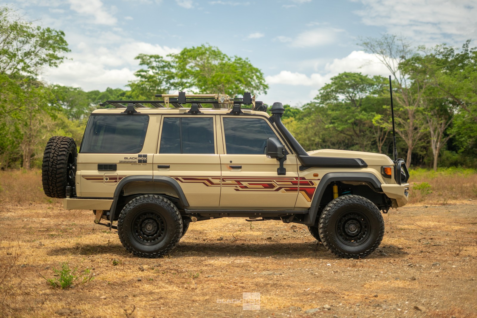 2024-toyota-land-cruiser-lc76-dubai-full-149