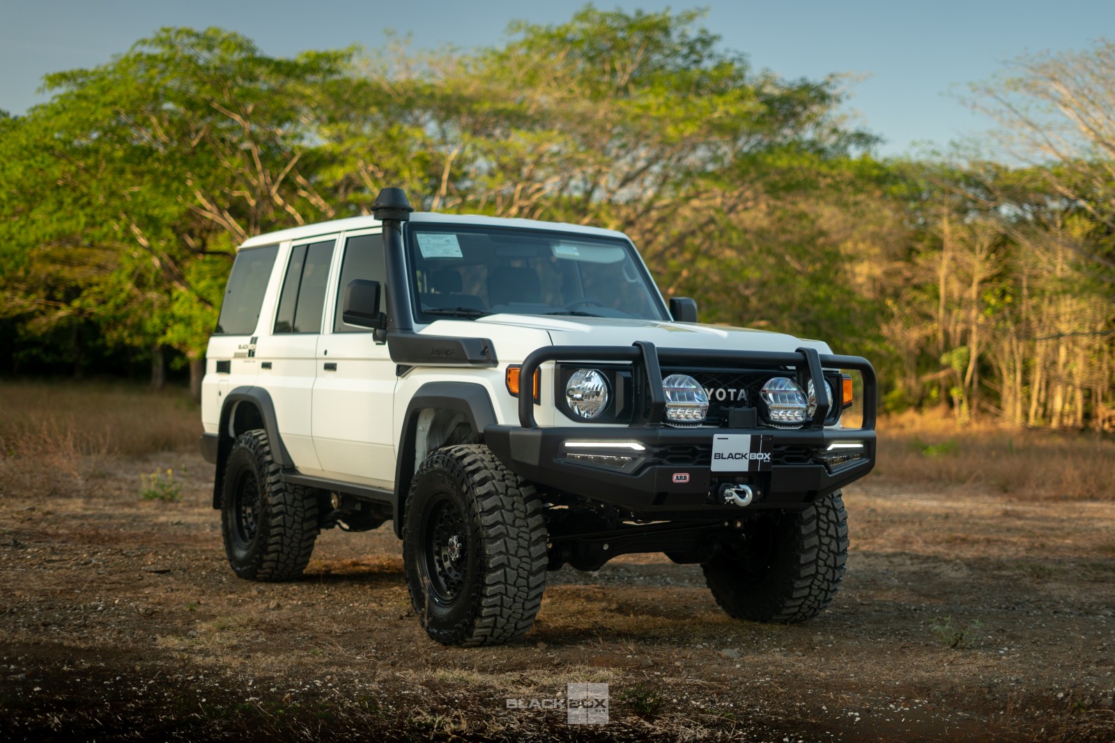 2025-toyota-lc76-land-cruiser-